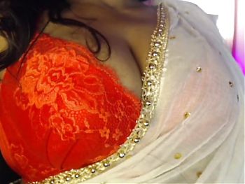 Hot desi girl is having fun by showing her youthful boobs to men.